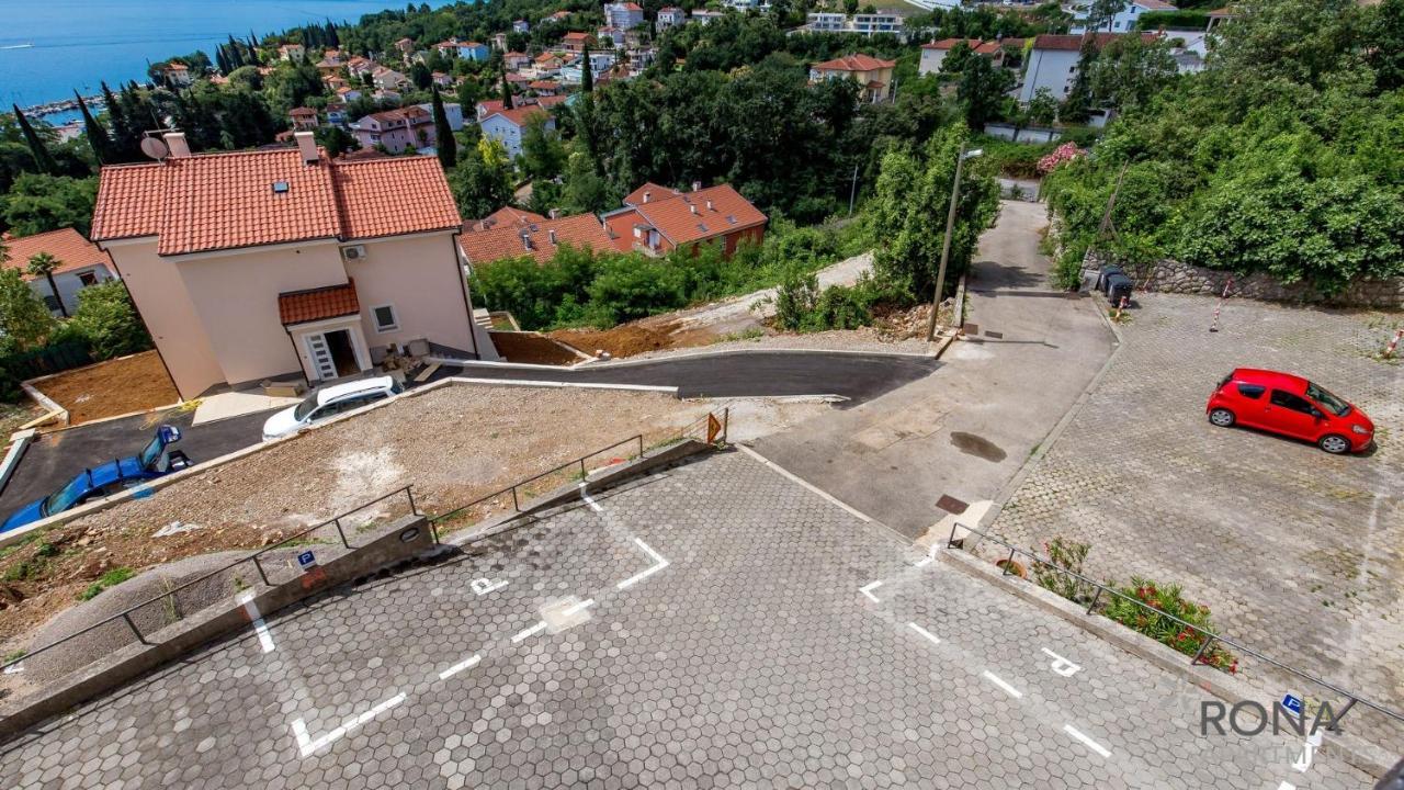 Rona Spacious Apartment With A Panoramic View Ičići Buitenkant foto