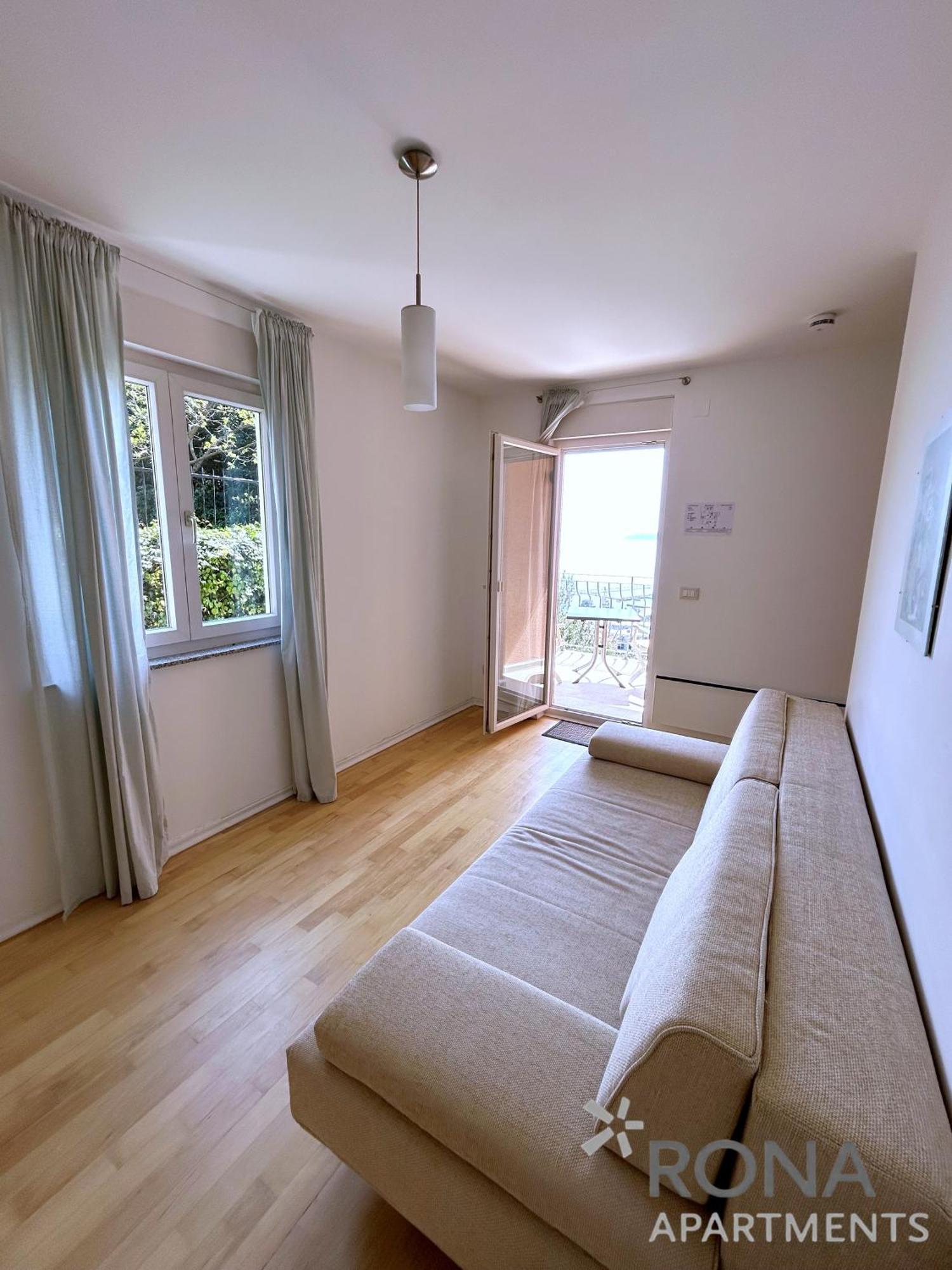 Rona Spacious Apartment With A Panoramic View Ičići Buitenkant foto