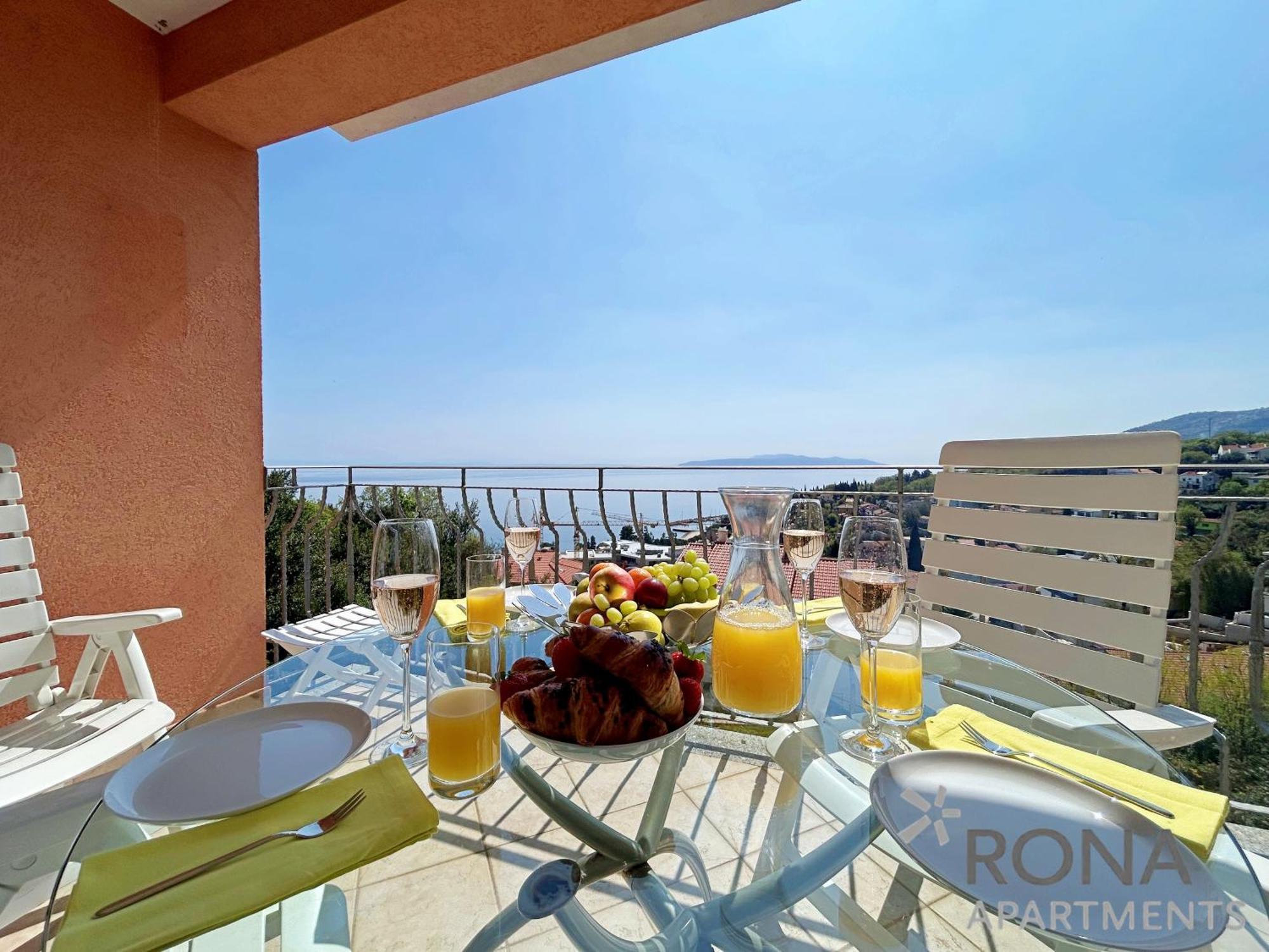 Rona Spacious Apartment With A Panoramic View Ičići Buitenkant foto