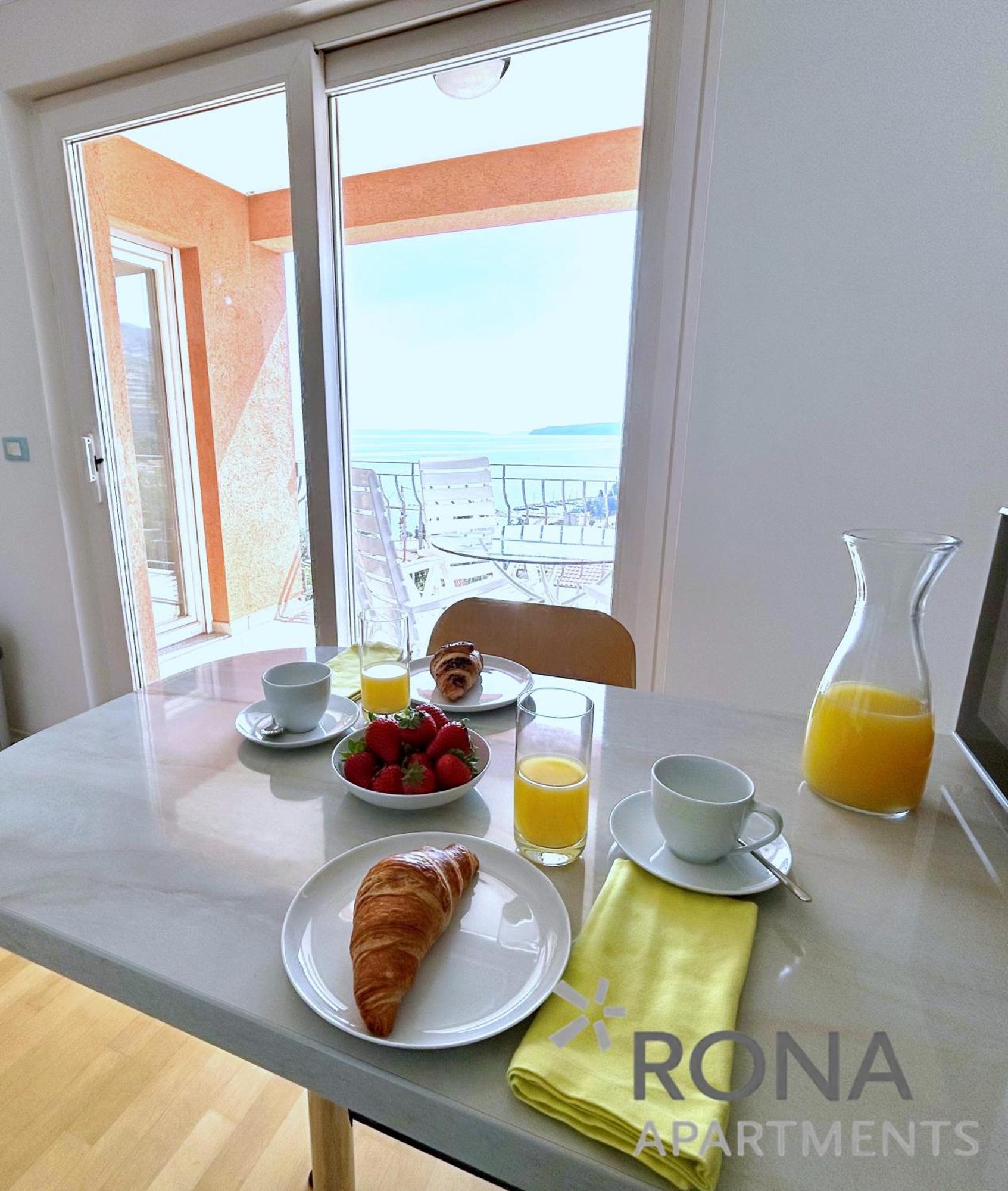 Rona Spacious Apartment With A Panoramic View Ičići Buitenkant foto